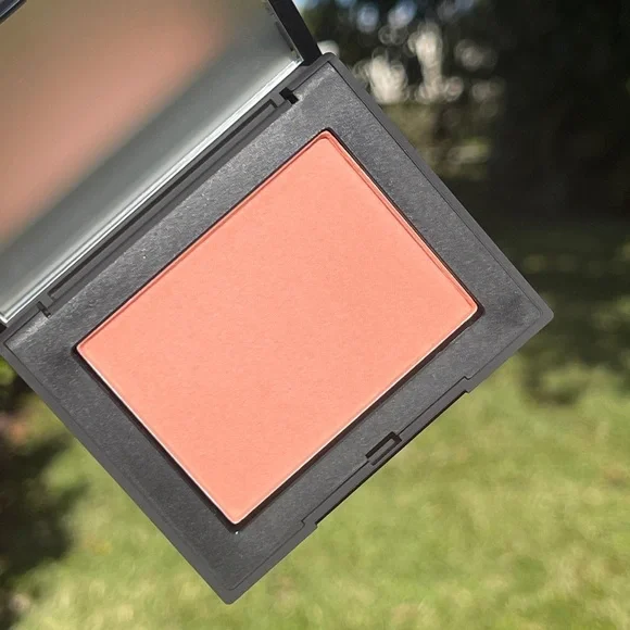 NARS Powder Blush In Gina (Matte Tangerine) - Picture 11 of 16